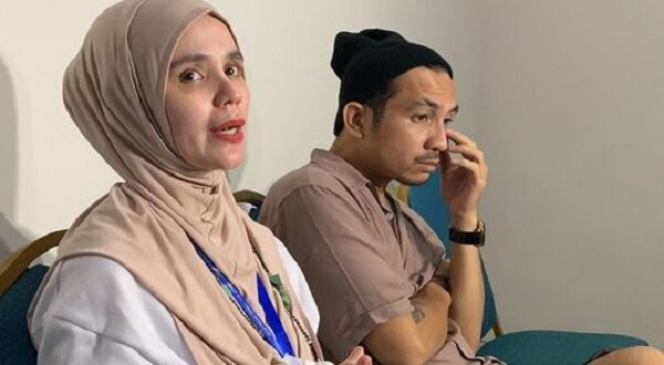 Istri Indra Bekti Menjadi Sorotan Setelah Mengadakan Penggalangan Dana Untuk Pengobatan Suami